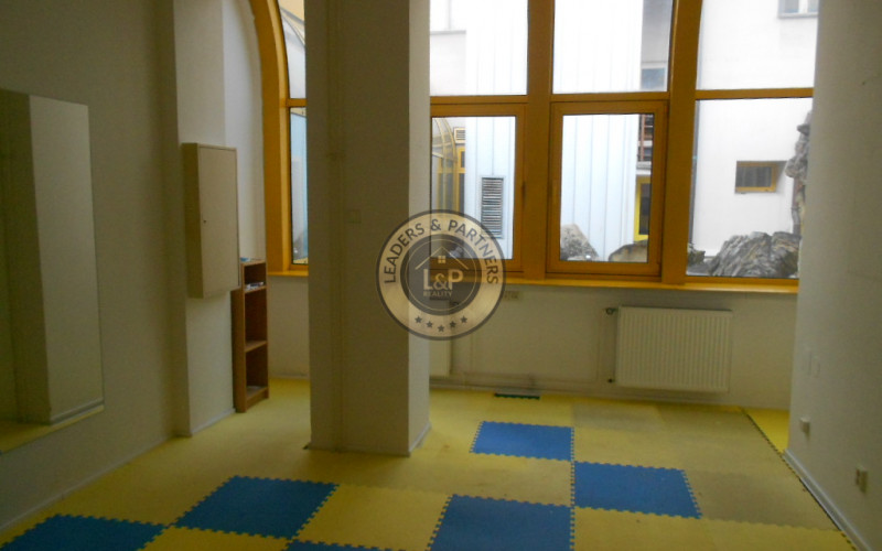 Pronájem, Obchodní prostory, 228m² - Praha 2