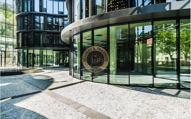 Pronájem, kanceláře, 1127m² - Praha -Karlín