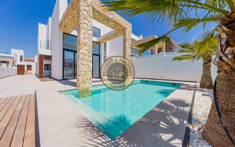 Luxusní prostorná designová vila, Torrevieja, Španělsko