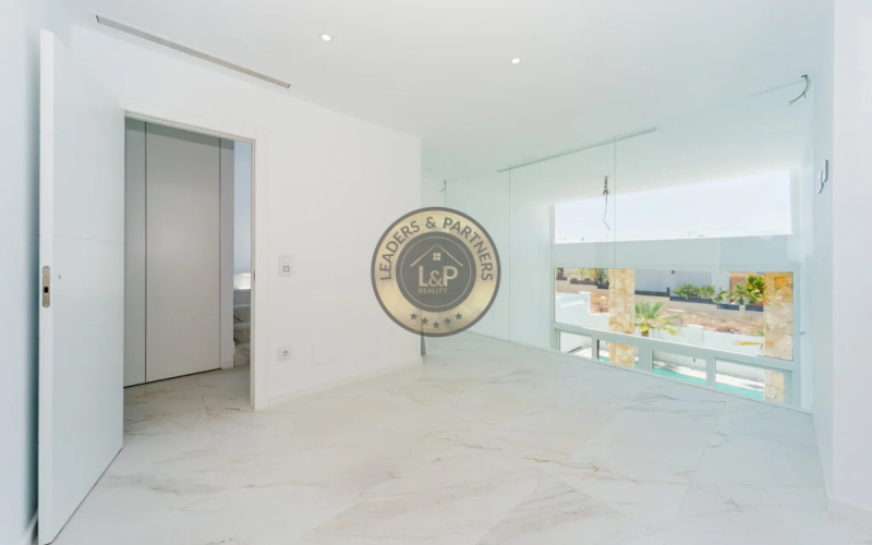 Luxusní prostorná designová vila, Torrevieja, Španělsko