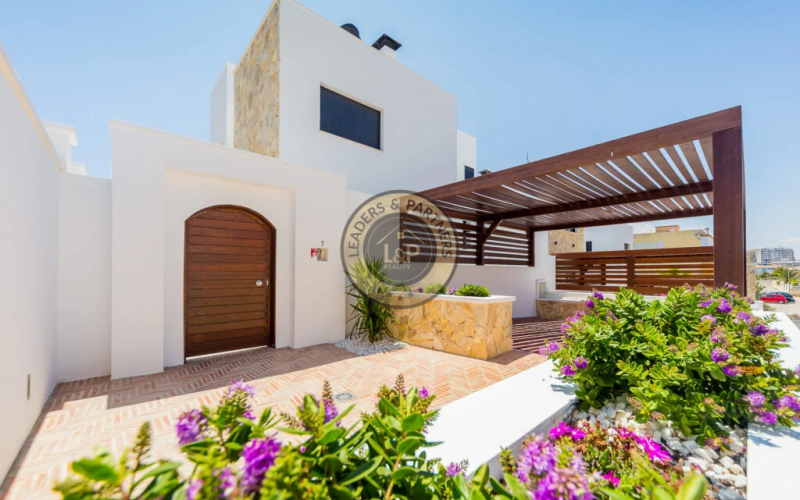 Luxusní prostorná designová vila, Torrevieja, Španělsko