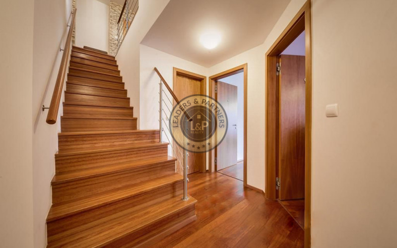 Plně zařízený 4+kk, 145 m² (Mezonet) s velkou střešní zahradou