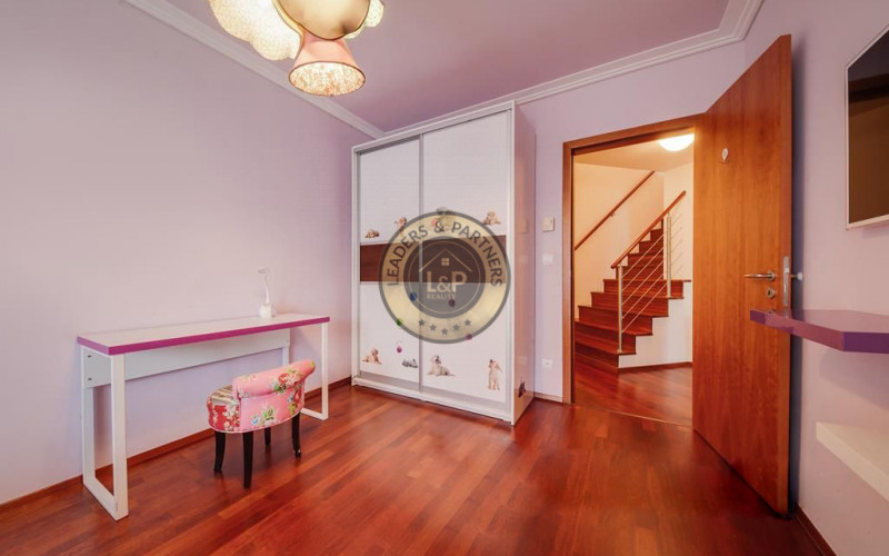 Plně zařízený 4+kk, 145 m² (Mezonet) s velkou střešní zahradou