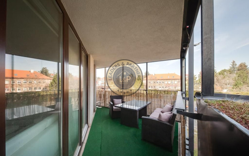 Plně zařízený 4+kk, 145 m² (Mezonet) s velkou střešní zahradou